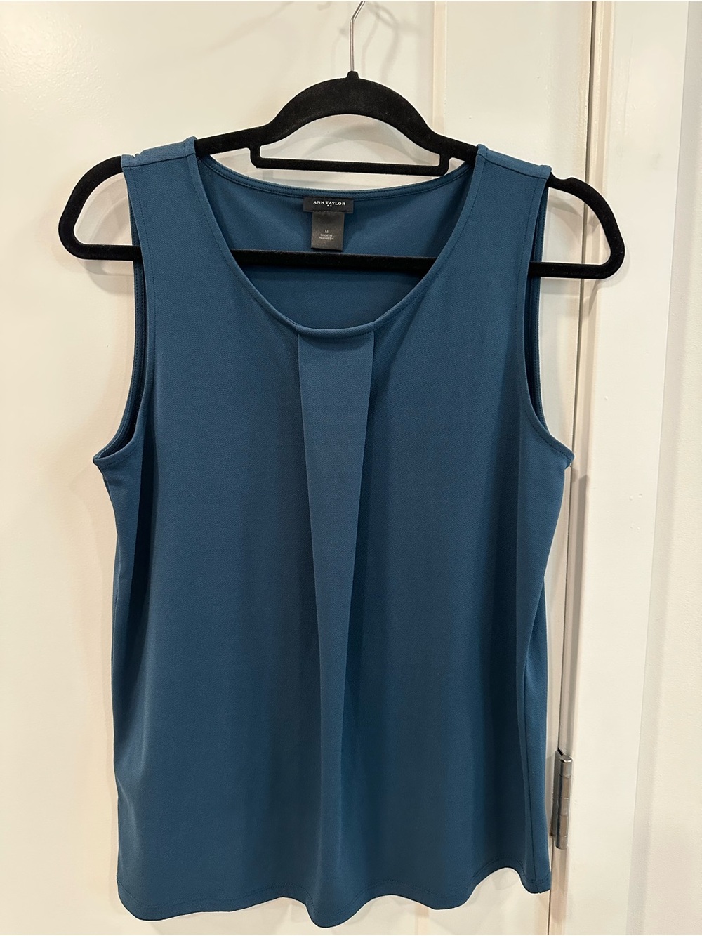 Ann Taylor Teal Sleeveless Pleated Blouse Top Size M